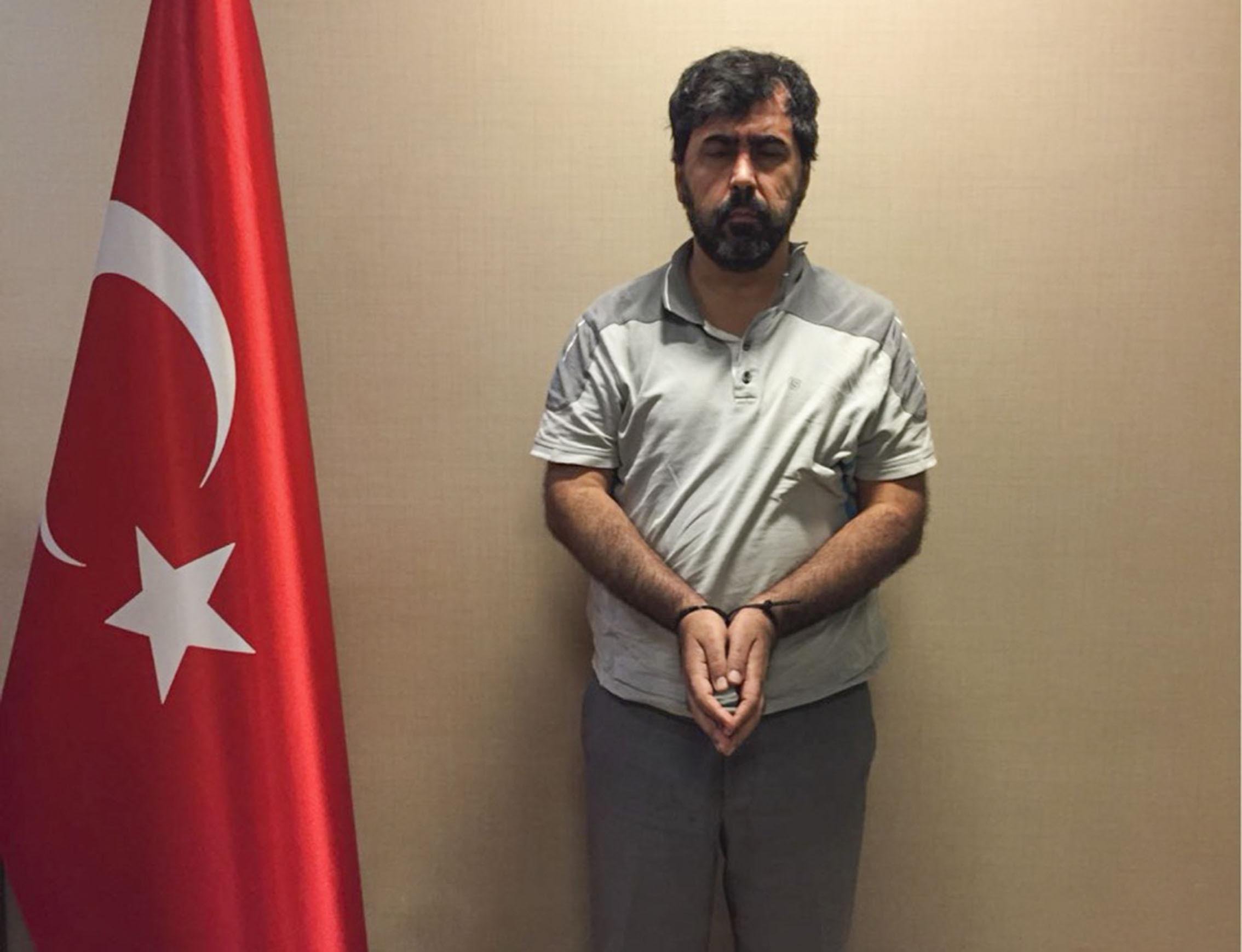Turkish intelligence agency brings three FETÖ members from Gabon to Turkey