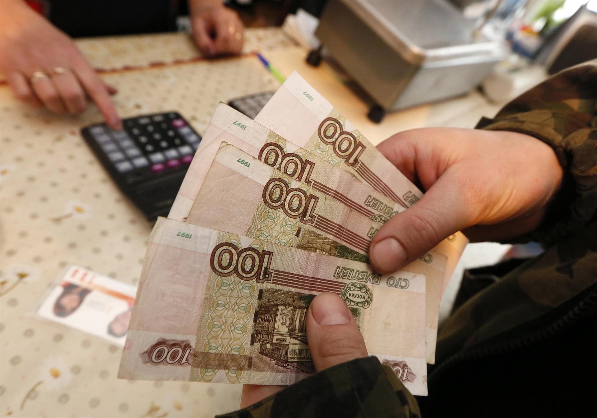 Turkish Lira, Russian rouble tumble