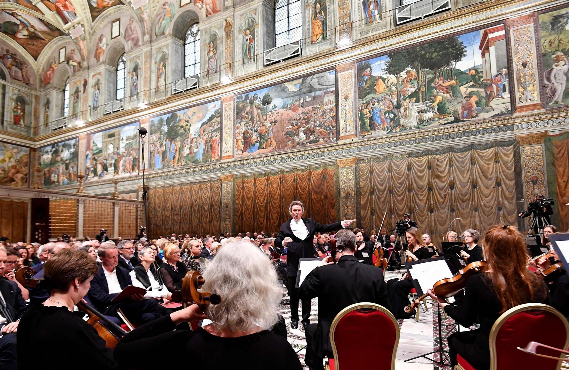 Vaticans Sistine Chapel hosts first live online concert