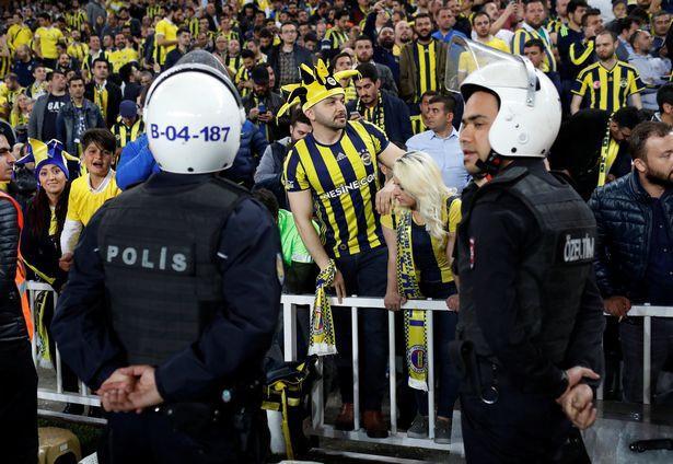 Eight more suspects detained after chaotic abandoned Fenerbahçe-Beşiktaş derby
