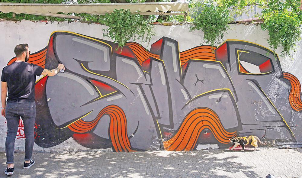Graffiti artist Tünay decorates Istanbul’s walls