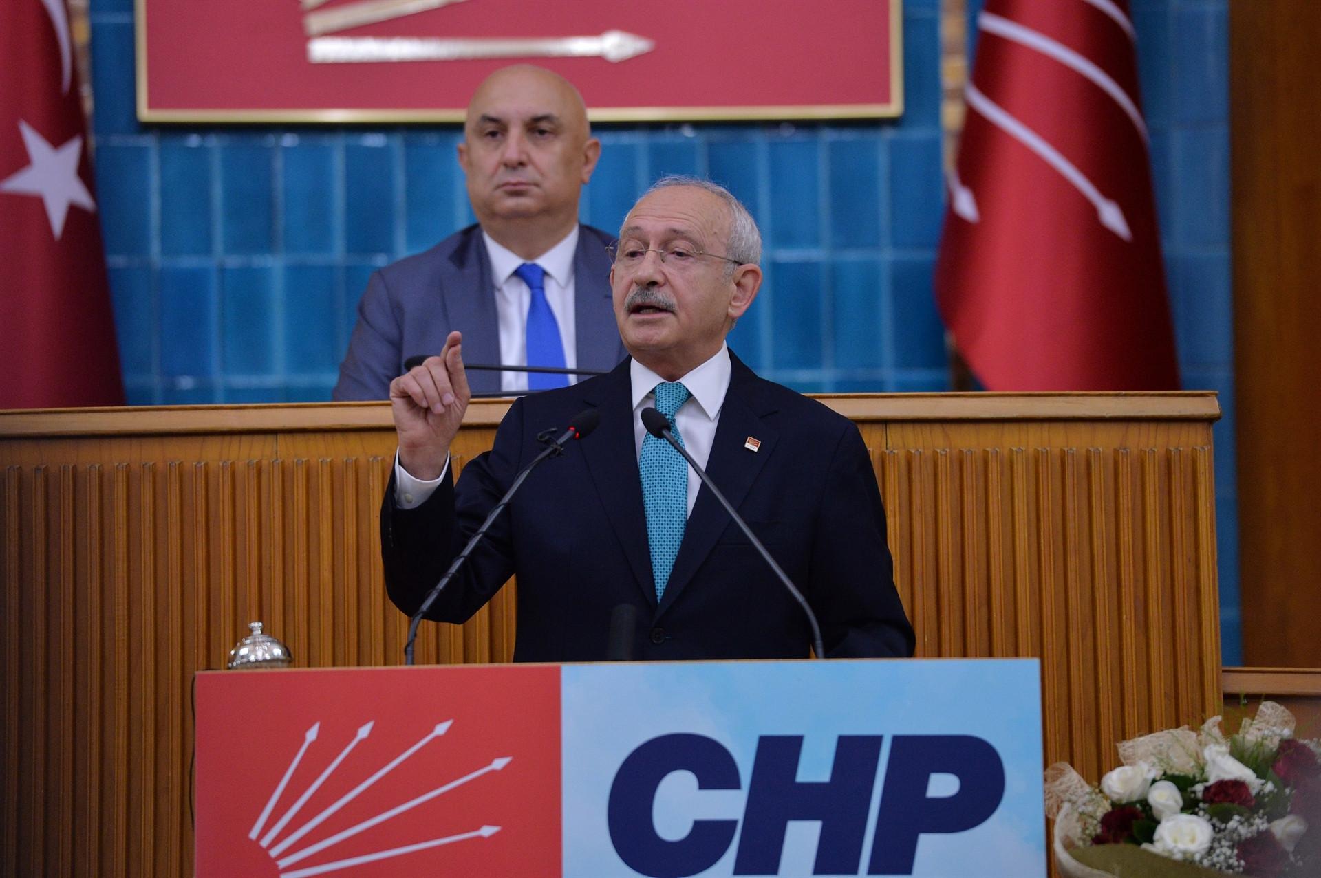Gül was pressured by top soldier, CHP says