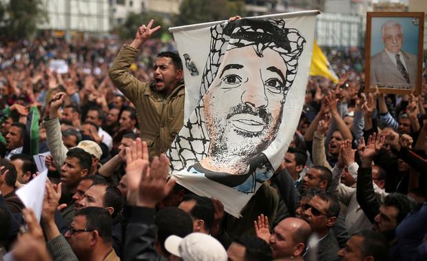 Anger as Palestinian gov’t cuts Gaza salaries and pays late