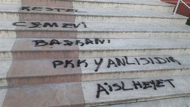 Unidentified assailant graffitis Bursa cemevi with insults, swearing