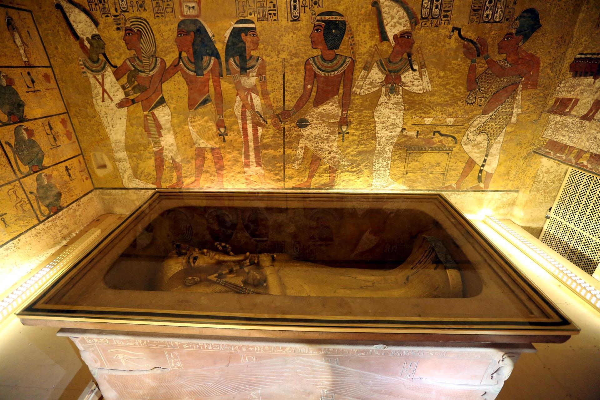 Egypt says no hidden rooms in King Tuts tomb after all