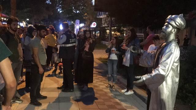 Locals stop municipal police from intervening with living statue in Turkey’s Kırklareli