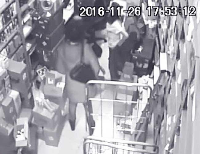 Lawsuit filed against two security guards who strip-searched girl accused of theft