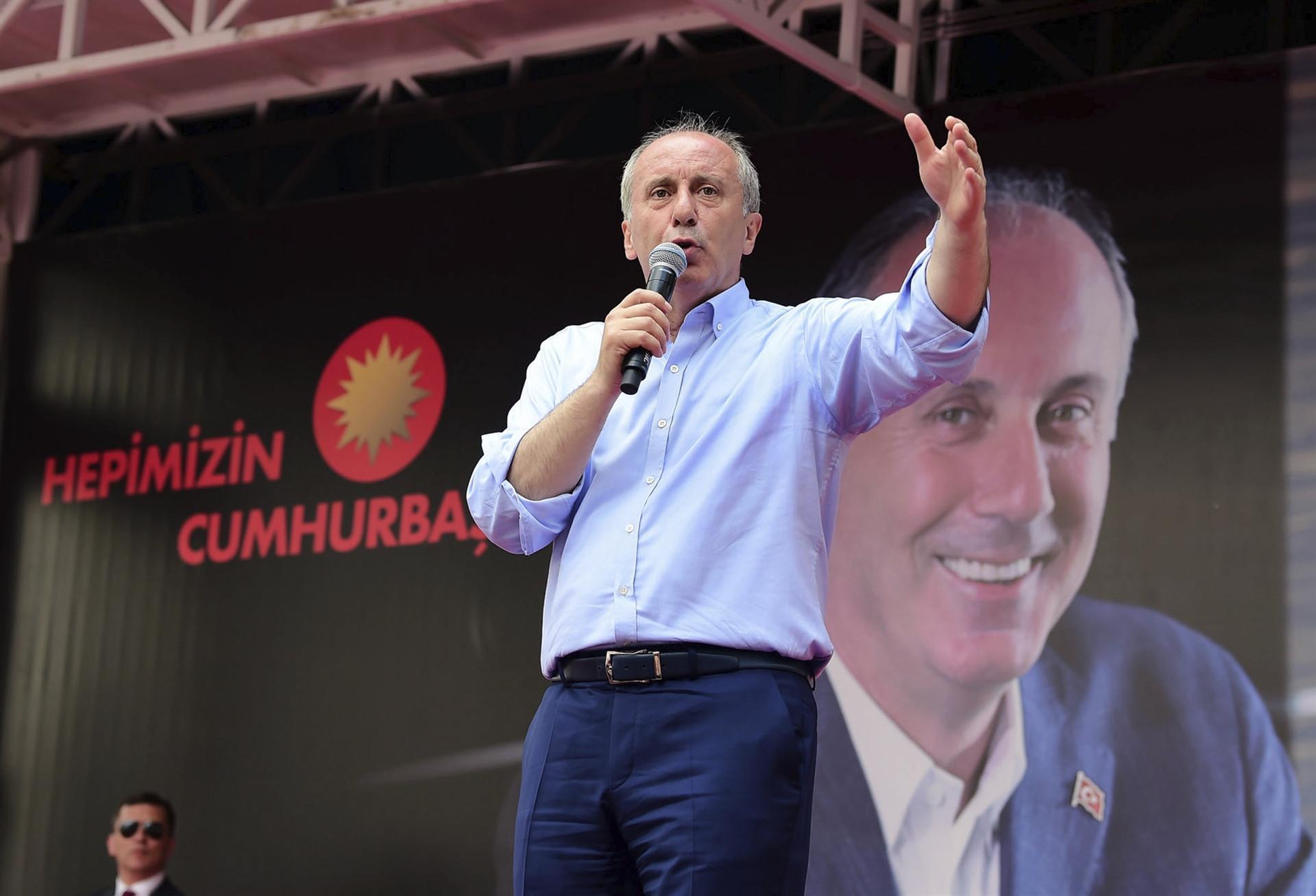 Muharrem İnce donates 500 liras each to rival presidential candidates