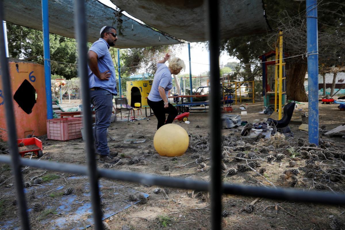Gaza militants launch barrages across border, Israel hits back with air strikes