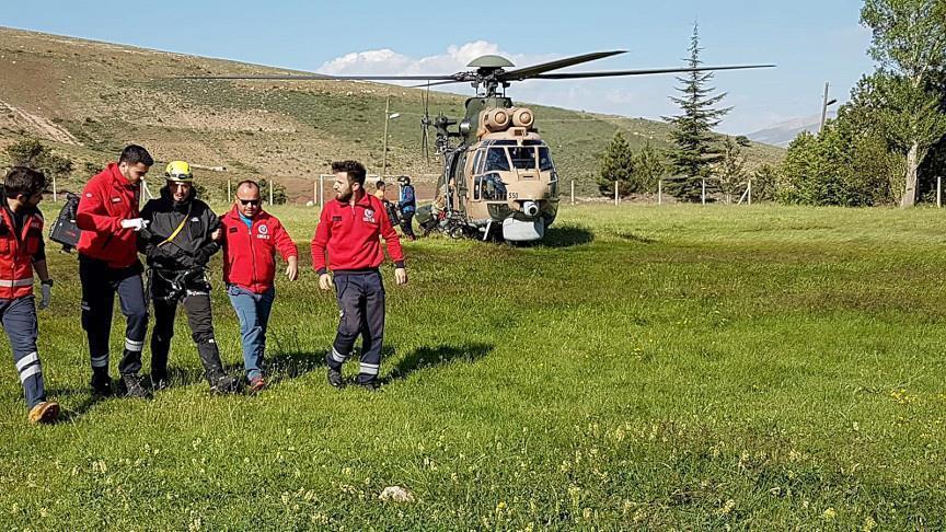 Three mountaineers rescued after being stranded for 13 hours on Demirkazık Mountain