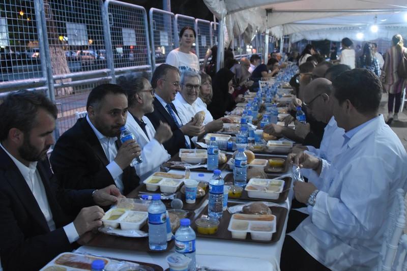 Turkey’s Jewish community holds Muslim fast-breaking dinner