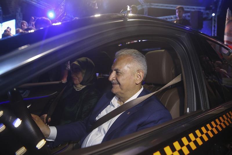 Uber issue is over, Turkish PM tells Istanbul taxi drivers
