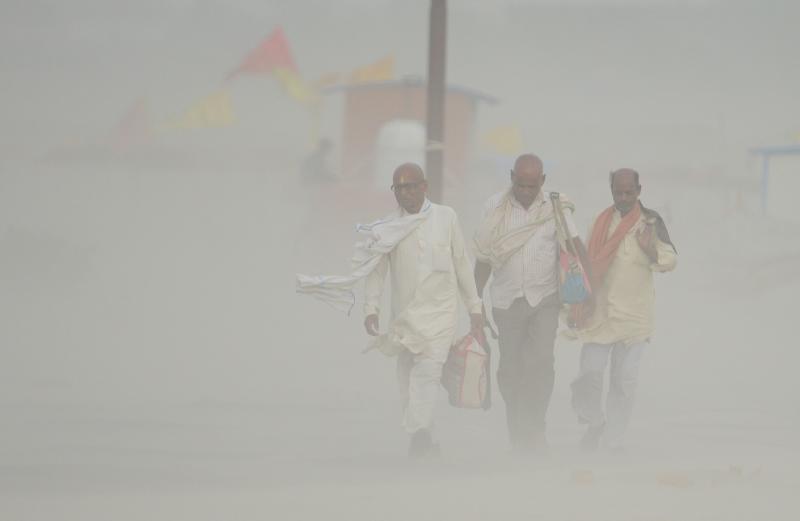 India’s capital battered by dust storms as it awaits the rain