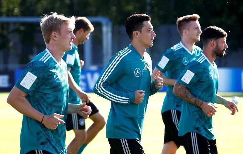 Troubled Germany look to make World Cup statement against Mexico