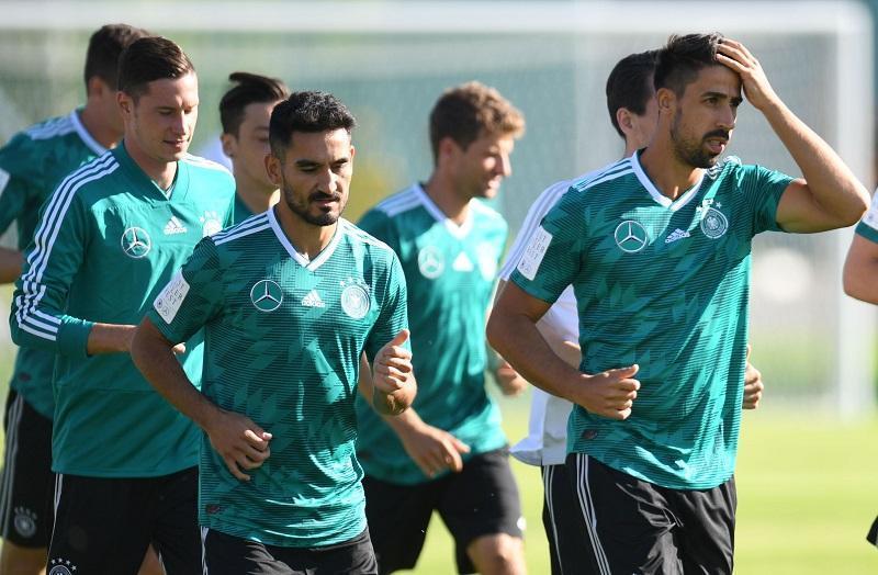Turkish origin footballer İlkay Gündoğans car vandalized in Germany