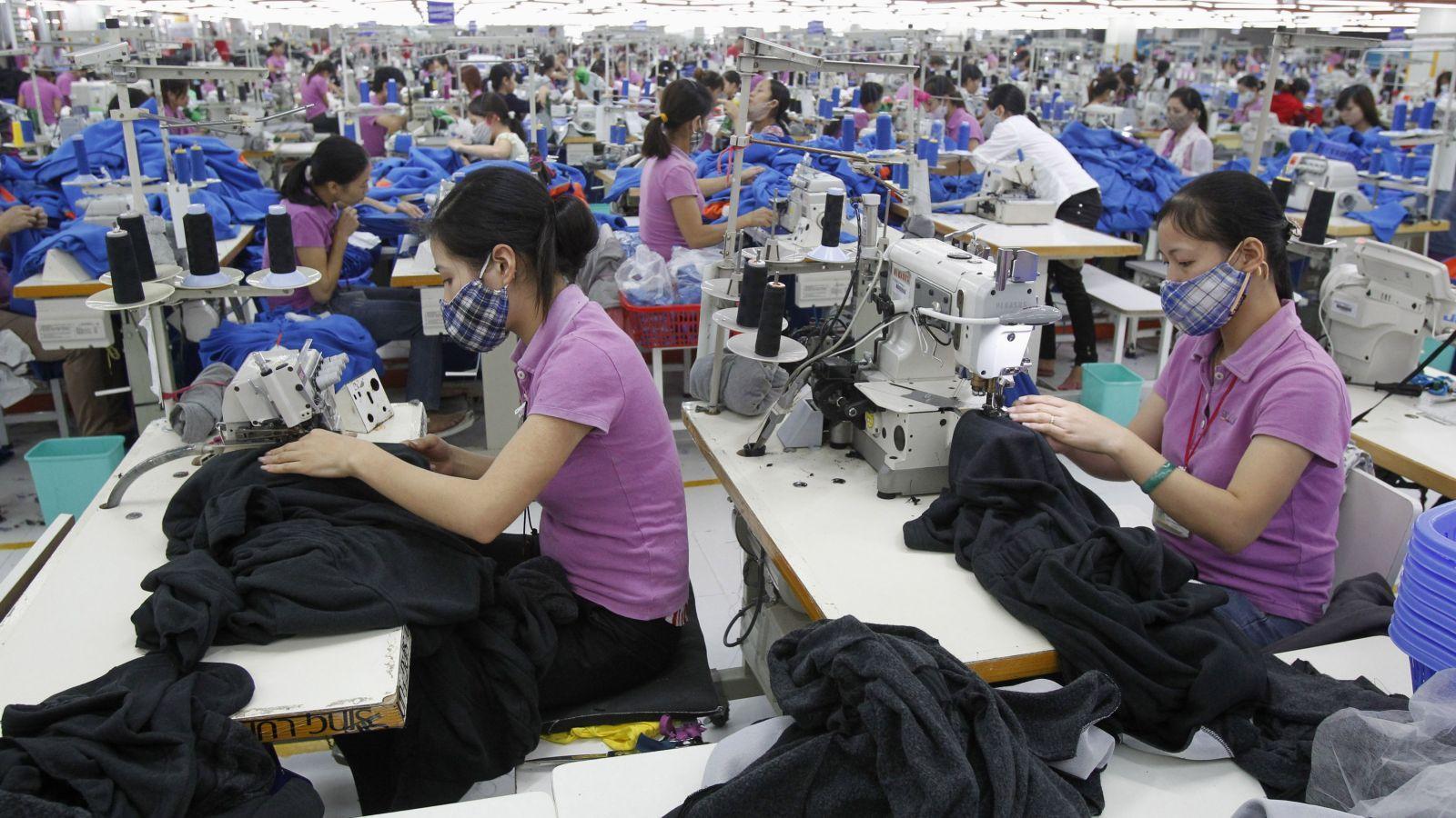 China’s manufacturing slows down in June amid trade tensions
