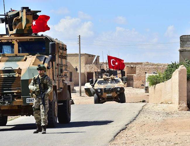 Turkish army conducts 10th round of patrols in Manbij