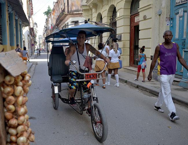 Cuba reauthorizes private sector, but with tighter controls