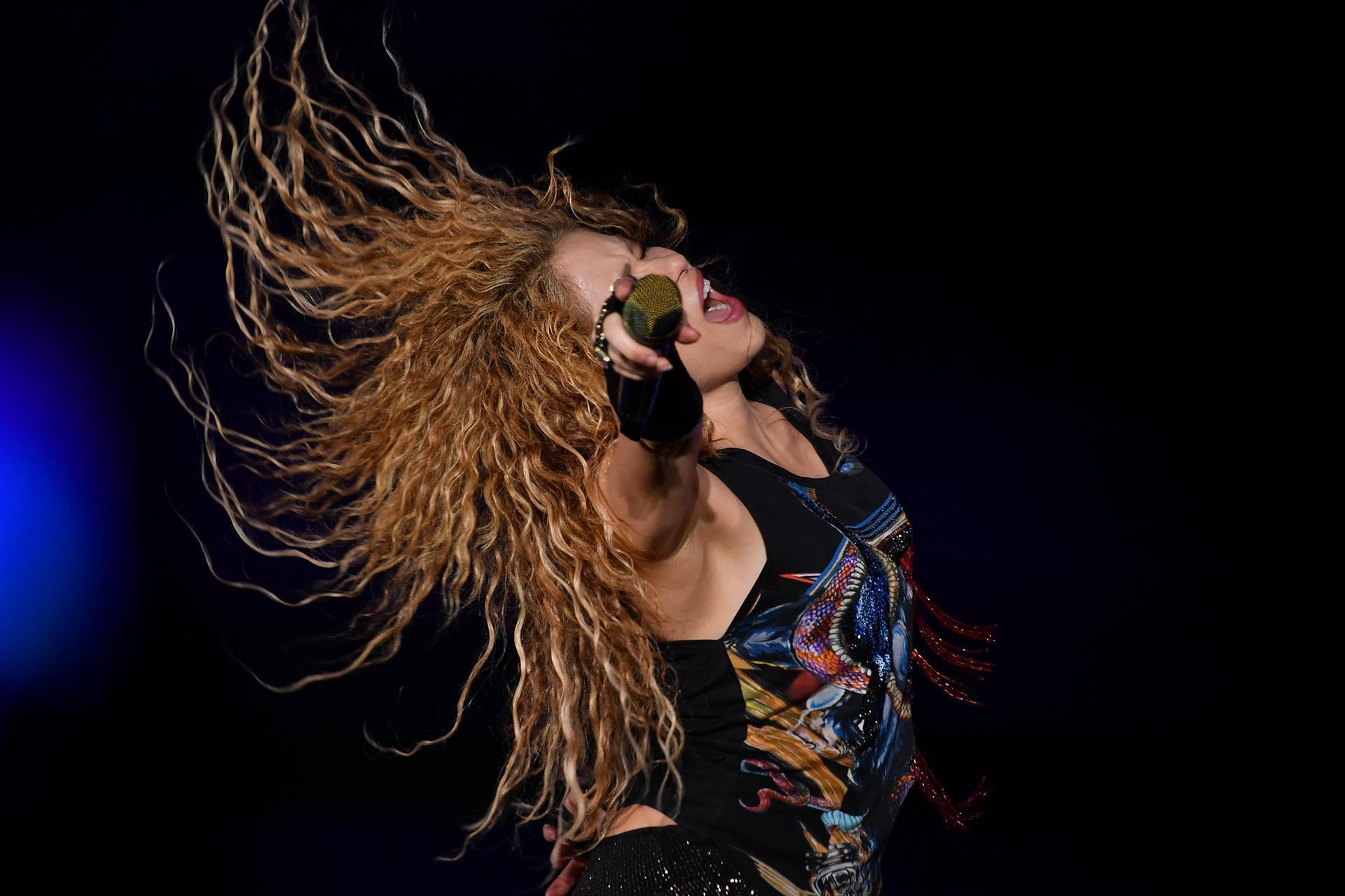 Pop star Shakira wows crowd at Istanbul’s Vodafone