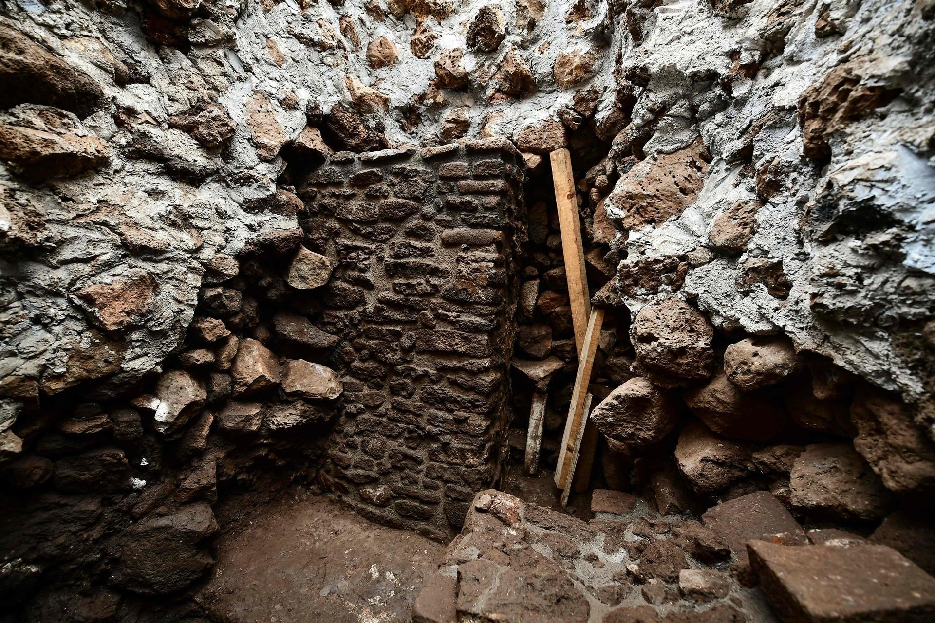Mexico earthquake unearths ancient temple