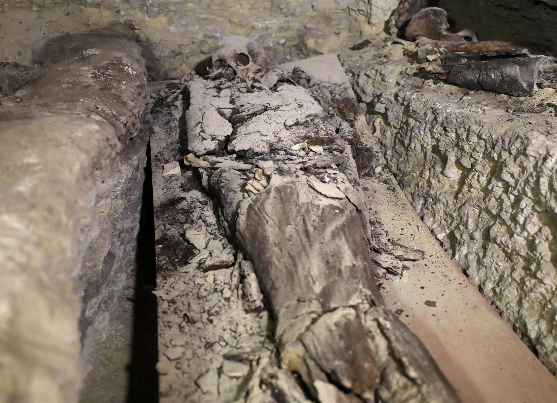 New discovery near Egypts pyramids reveals mummification workshop