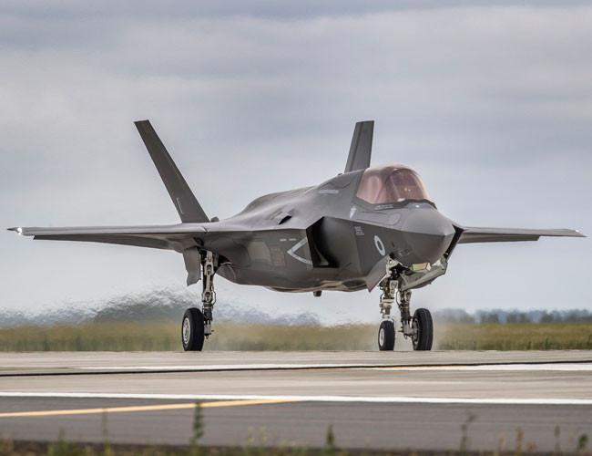 Lockheed F-35 jet price falls to below $90 mln: Sources
