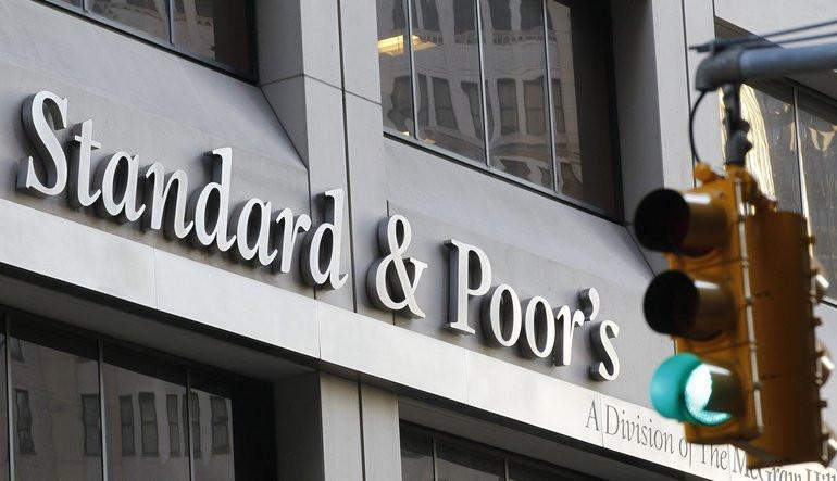 S&P boosts Greece debt outlook