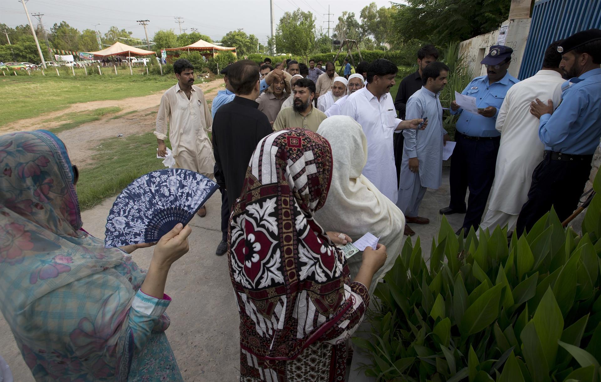 Death toll climbs in suicide attack in Quetta, Pakistan