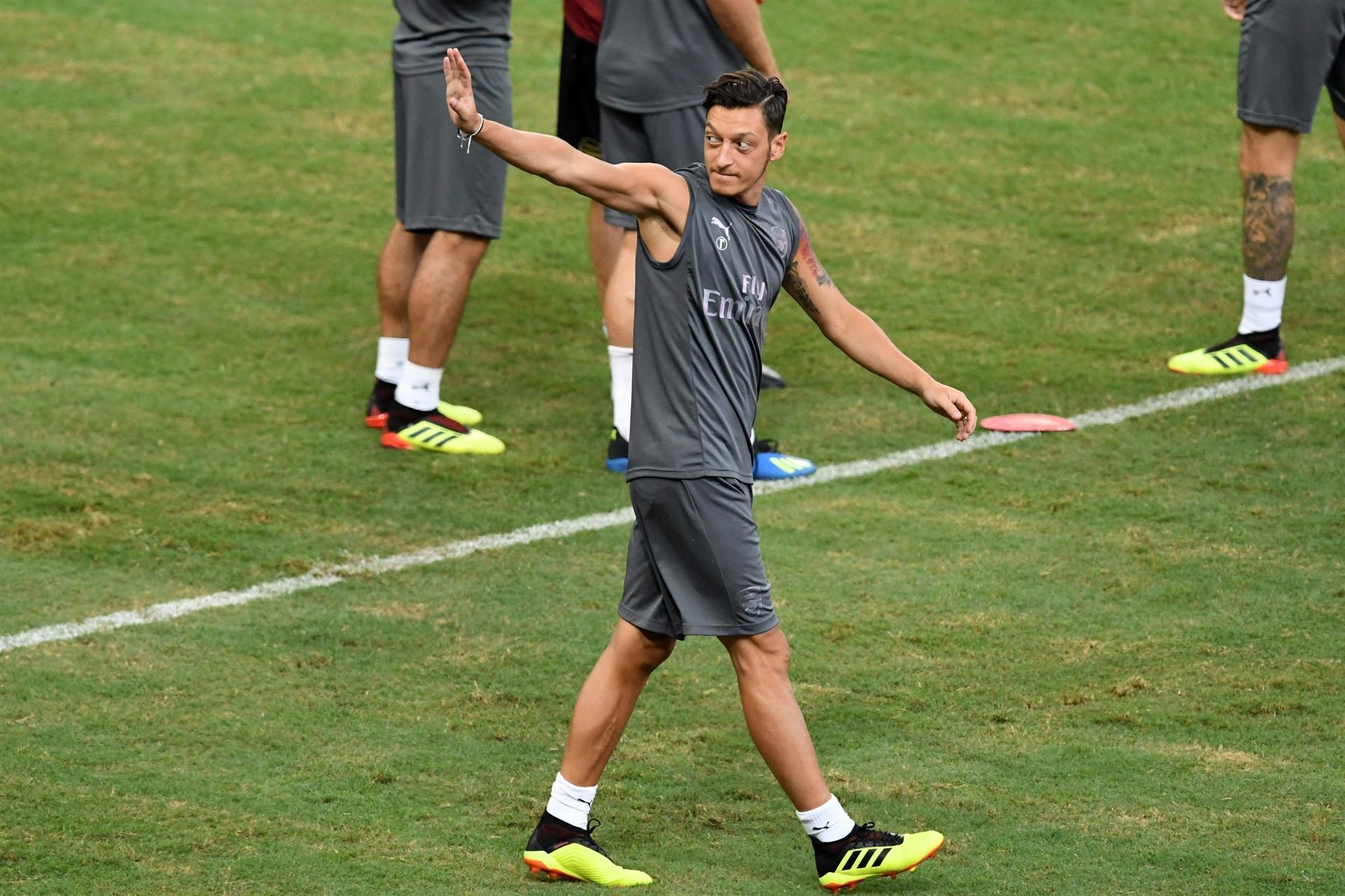 Arsenal name Mesut Özil as captain for pre-season cup