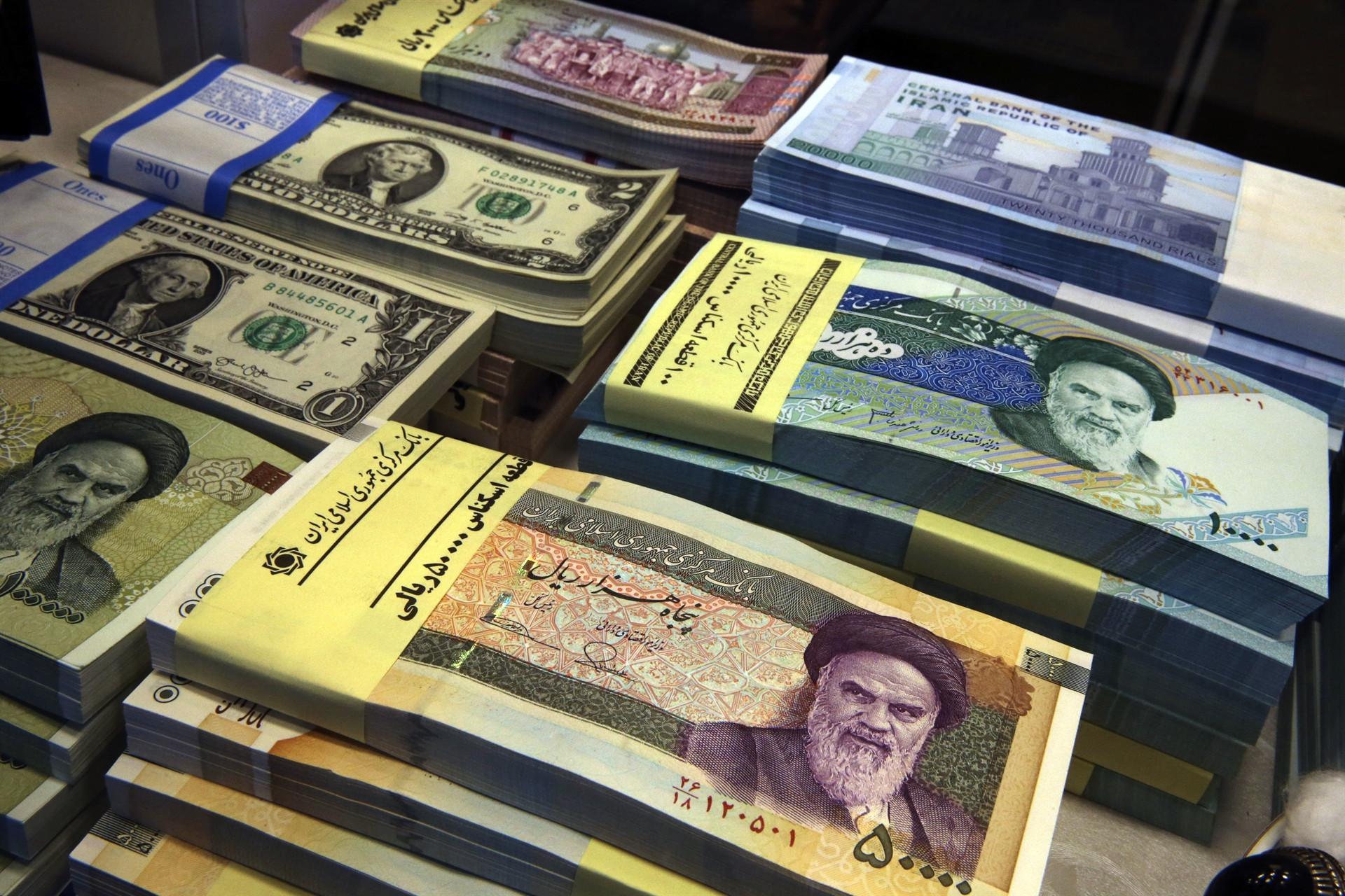 Iran woos local investors as US sanctions loom, currency falls