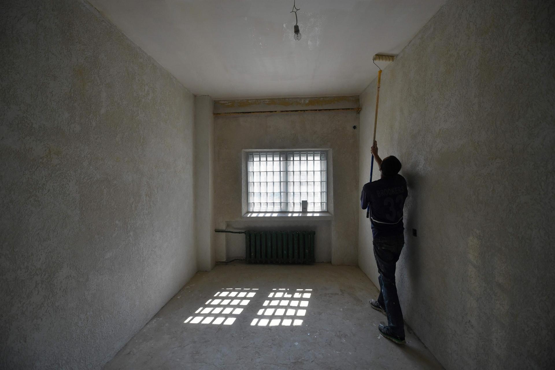 Ukraine jails scientist, 84, for spying for Russia
