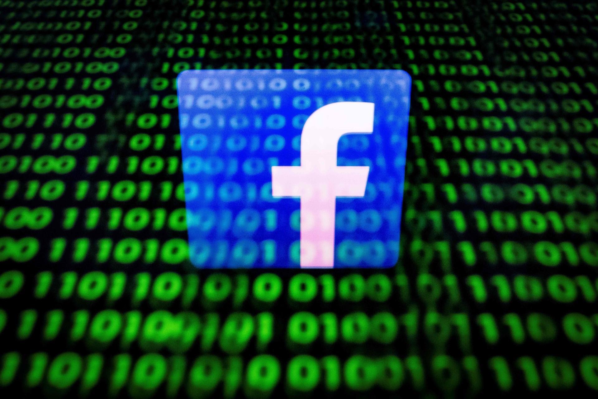 Facebook stocks climb, Apple stocks at turning point, as oil falls and trade tensions ease