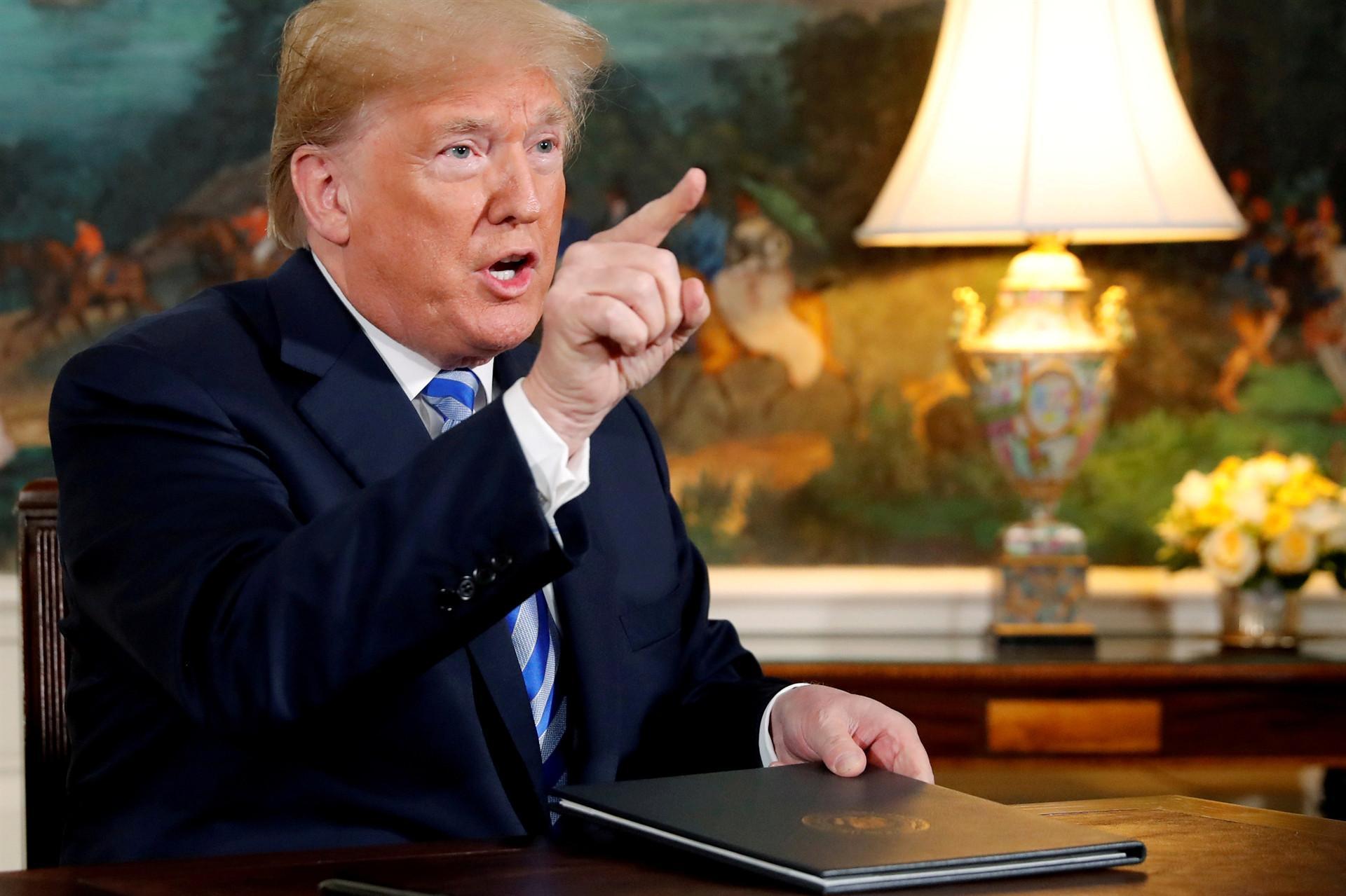 Trump warns world against business with Iran as sanctions return