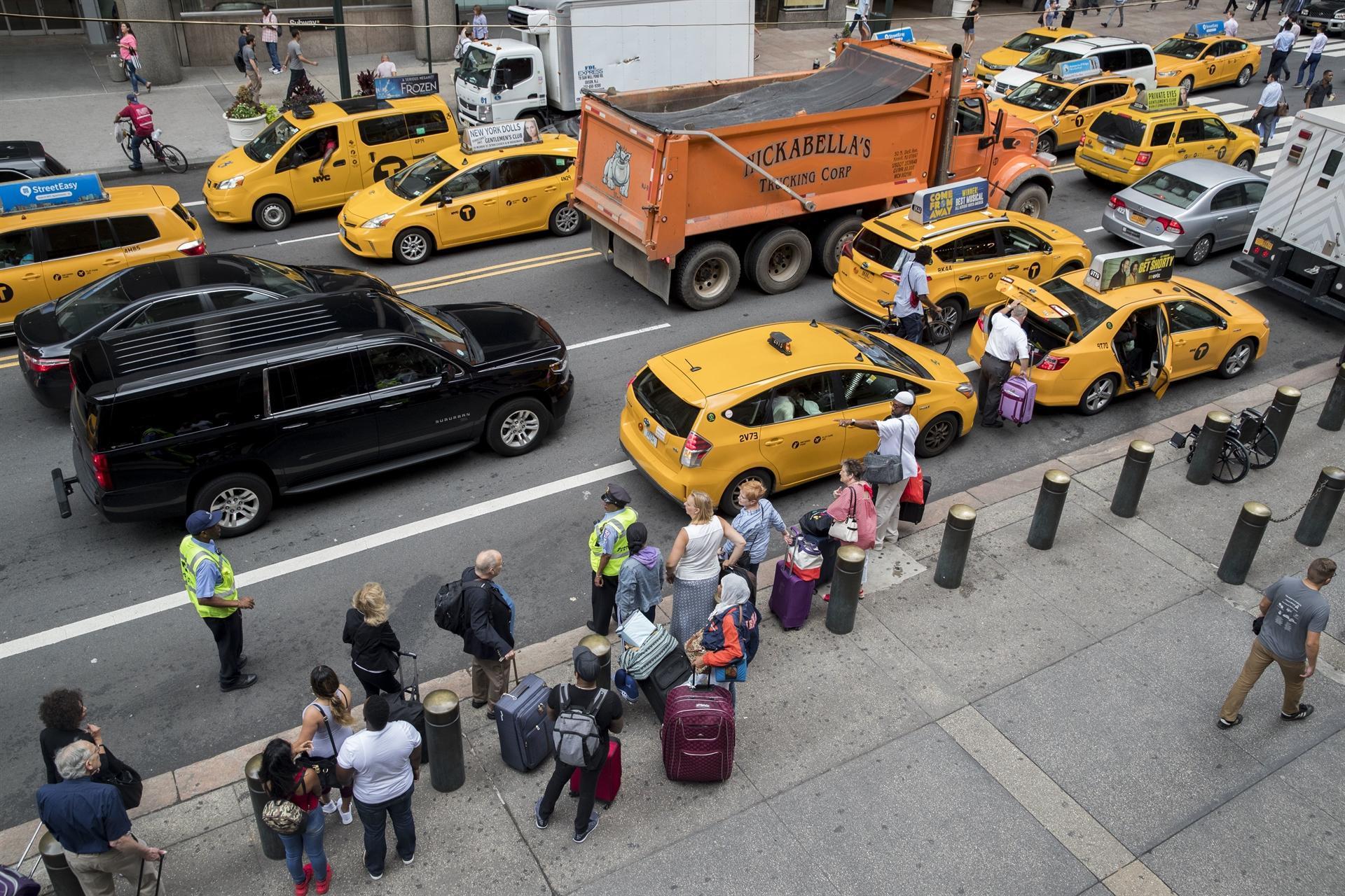 New York moves to cap Uber, app-ride vehicles