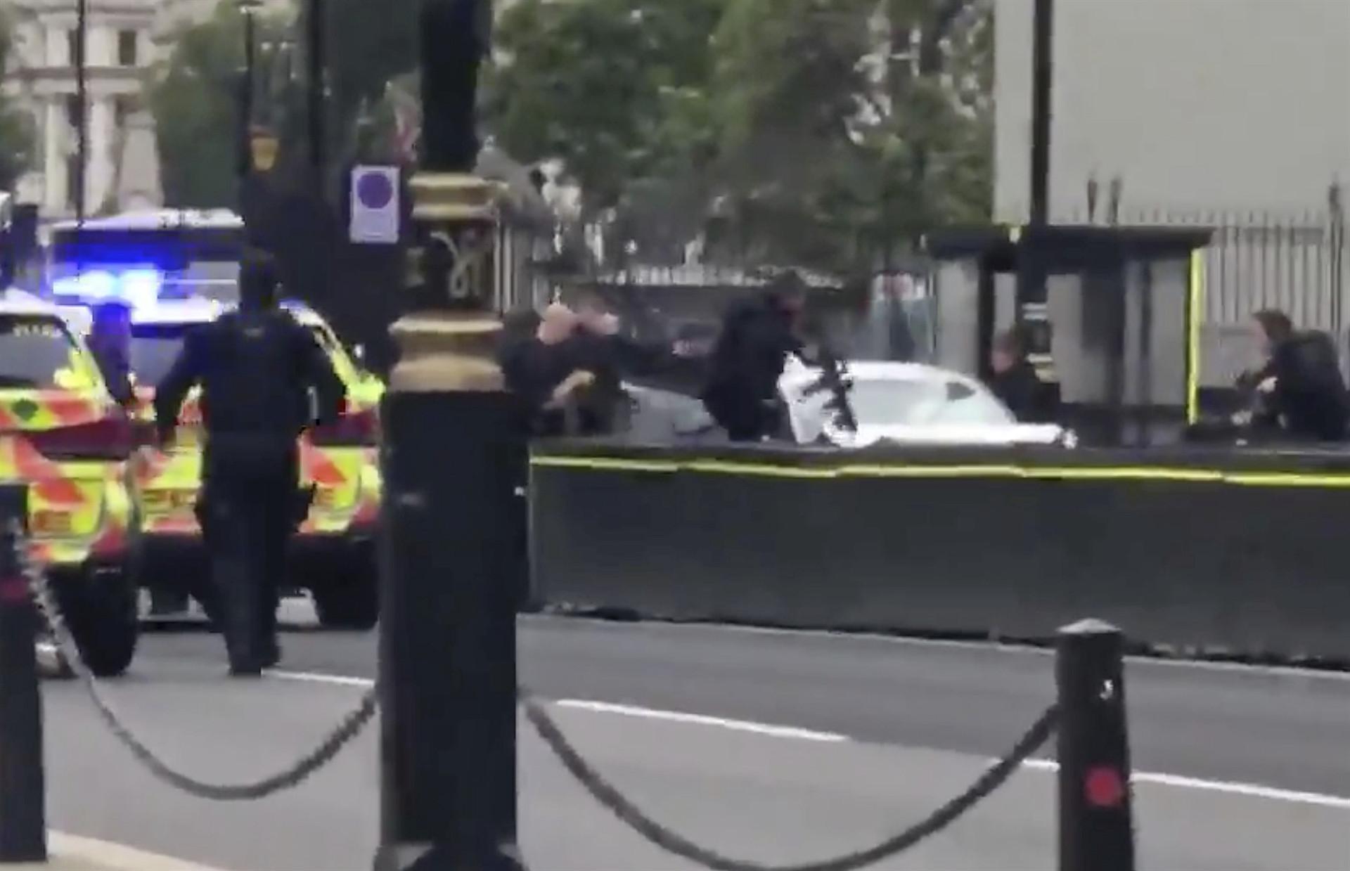 Police treat London parliament crash as terrorist attack