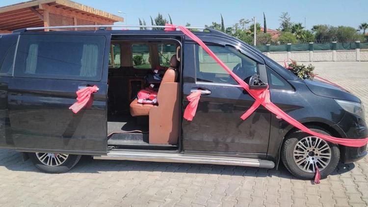 Human smuggler busted while hiding refugees in wedding car in Turkey’s south