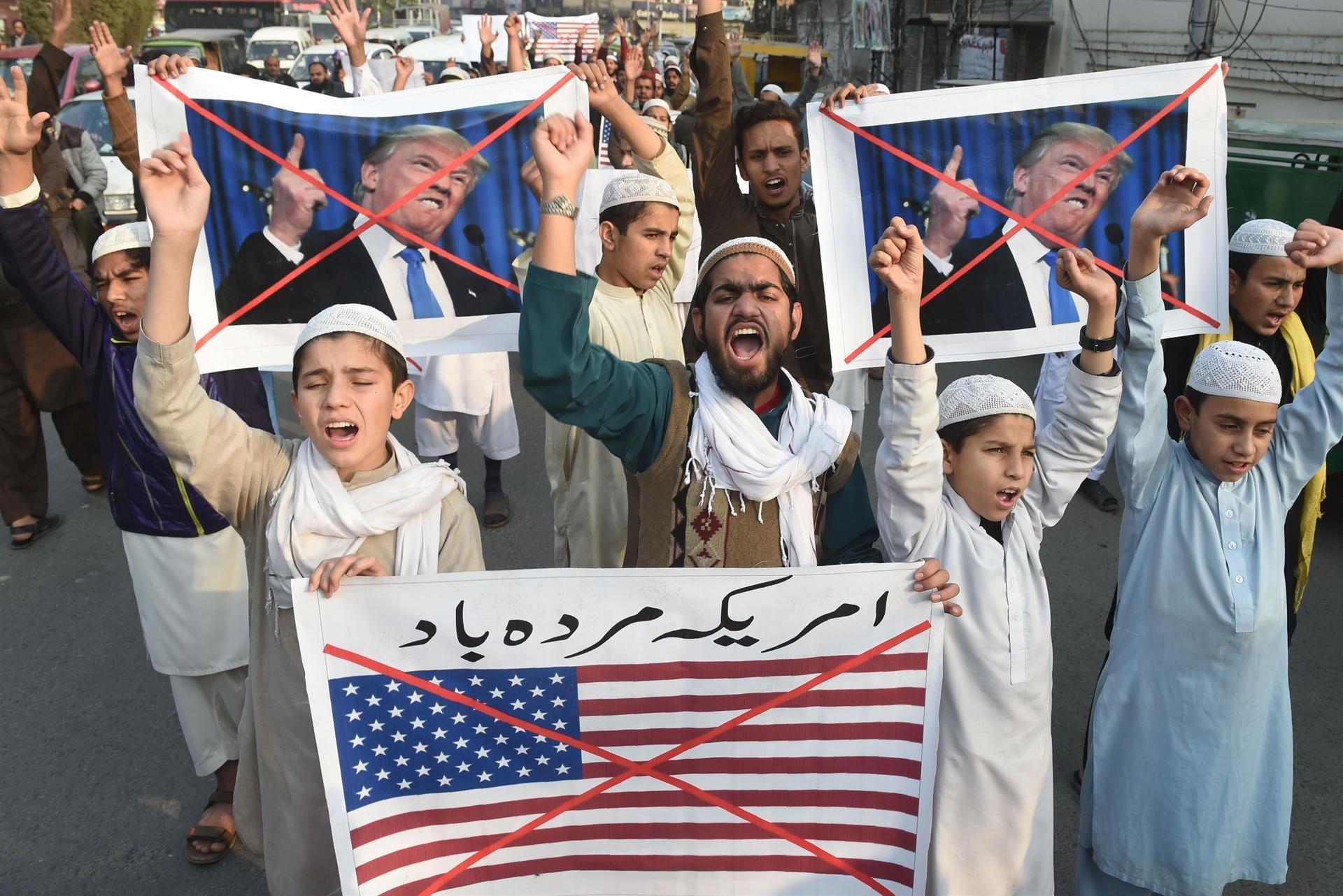 Pentagon moves to scrap $300 million in aid to Pakistan