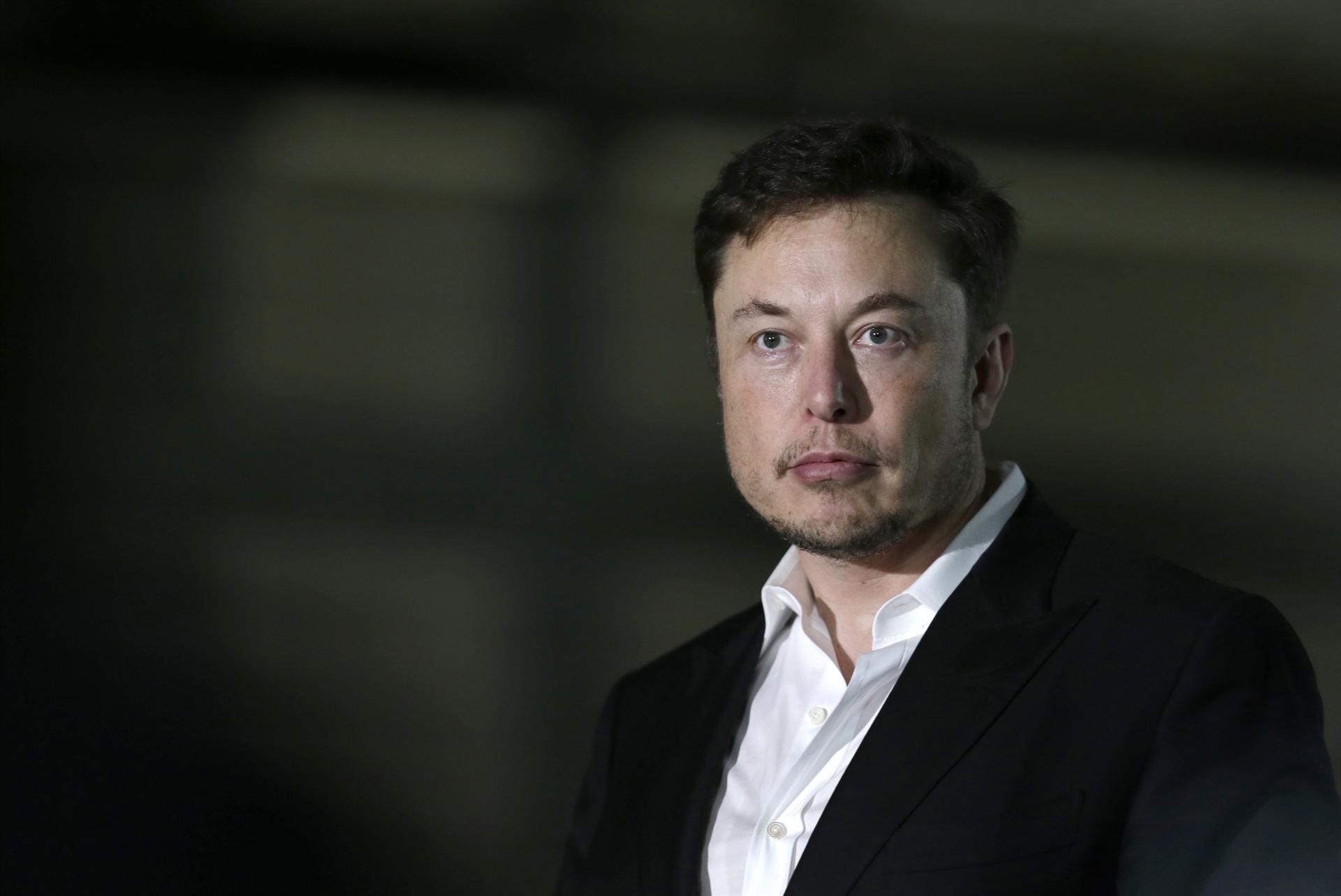 Tesla tumbles on new executive departures, Musk interview