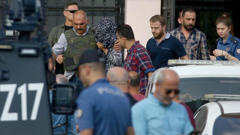 Soldier takes girlfriend hostage in Istanbul school