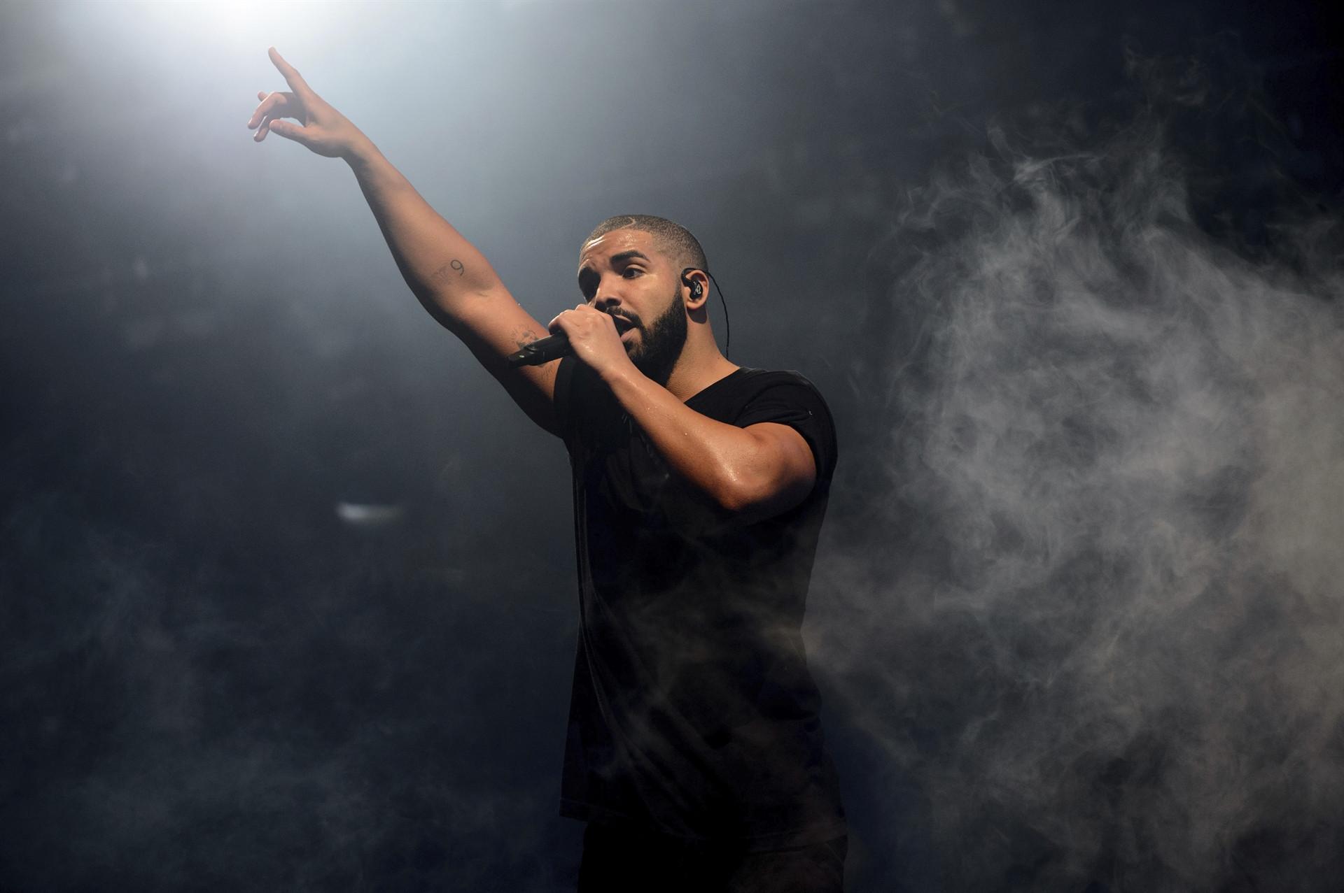 Cardi B, Drake lead American Music nominations