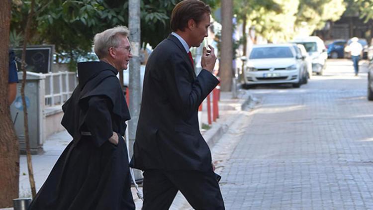 Cleric, lawyer visit pastor Brunson under house arrest in Turkey’s west