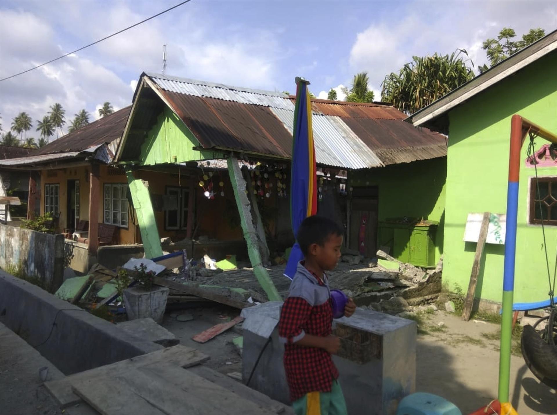 Powerful quake rocks Indonesia’s Sulawesi island