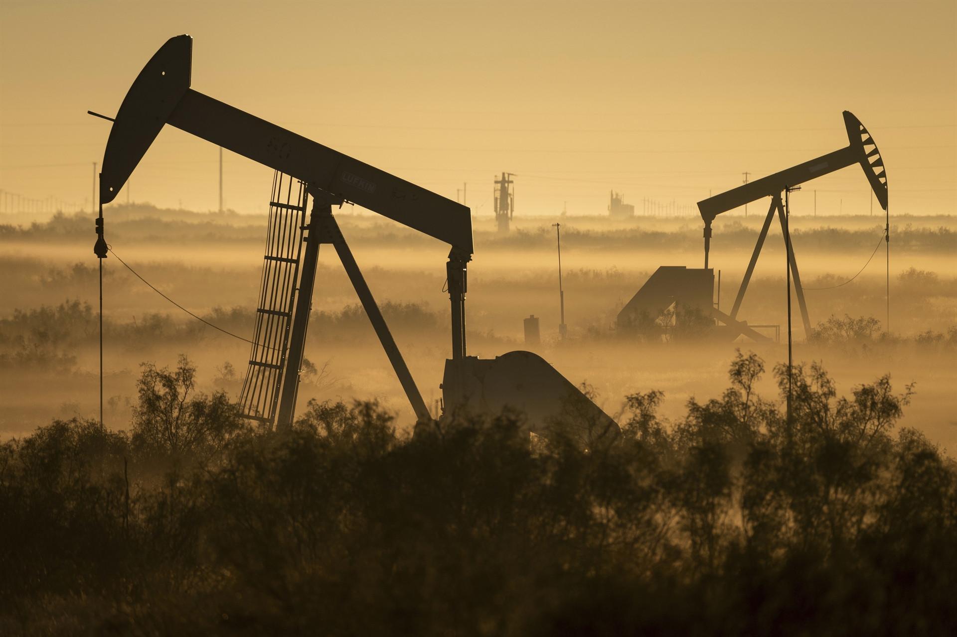IEA lowers its growth forecast in oil demand for 2018, 2019