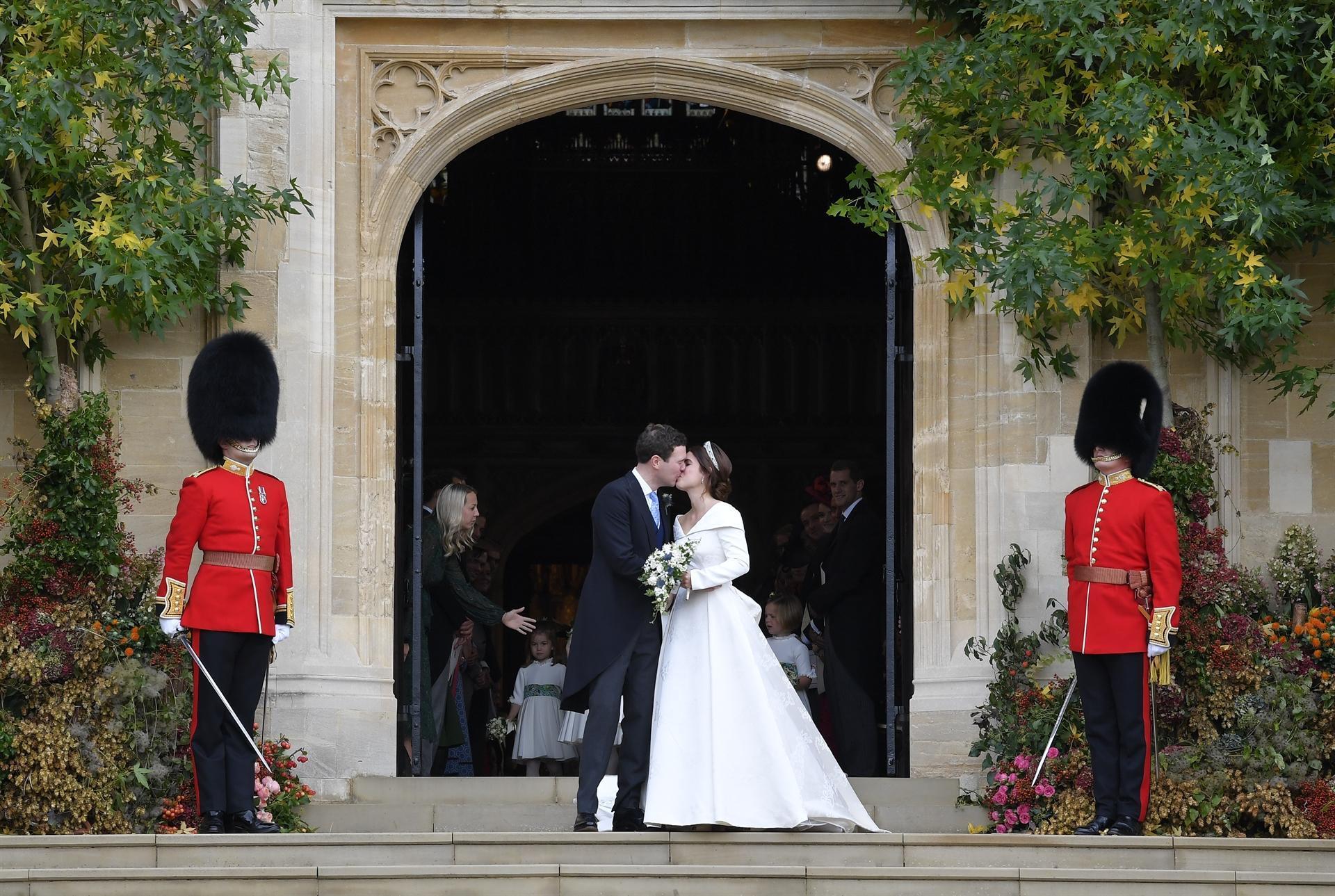 UKs Princess Eugenie marries wine merchant