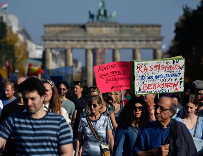 Tens of thousands march in Berlin against rise of far right