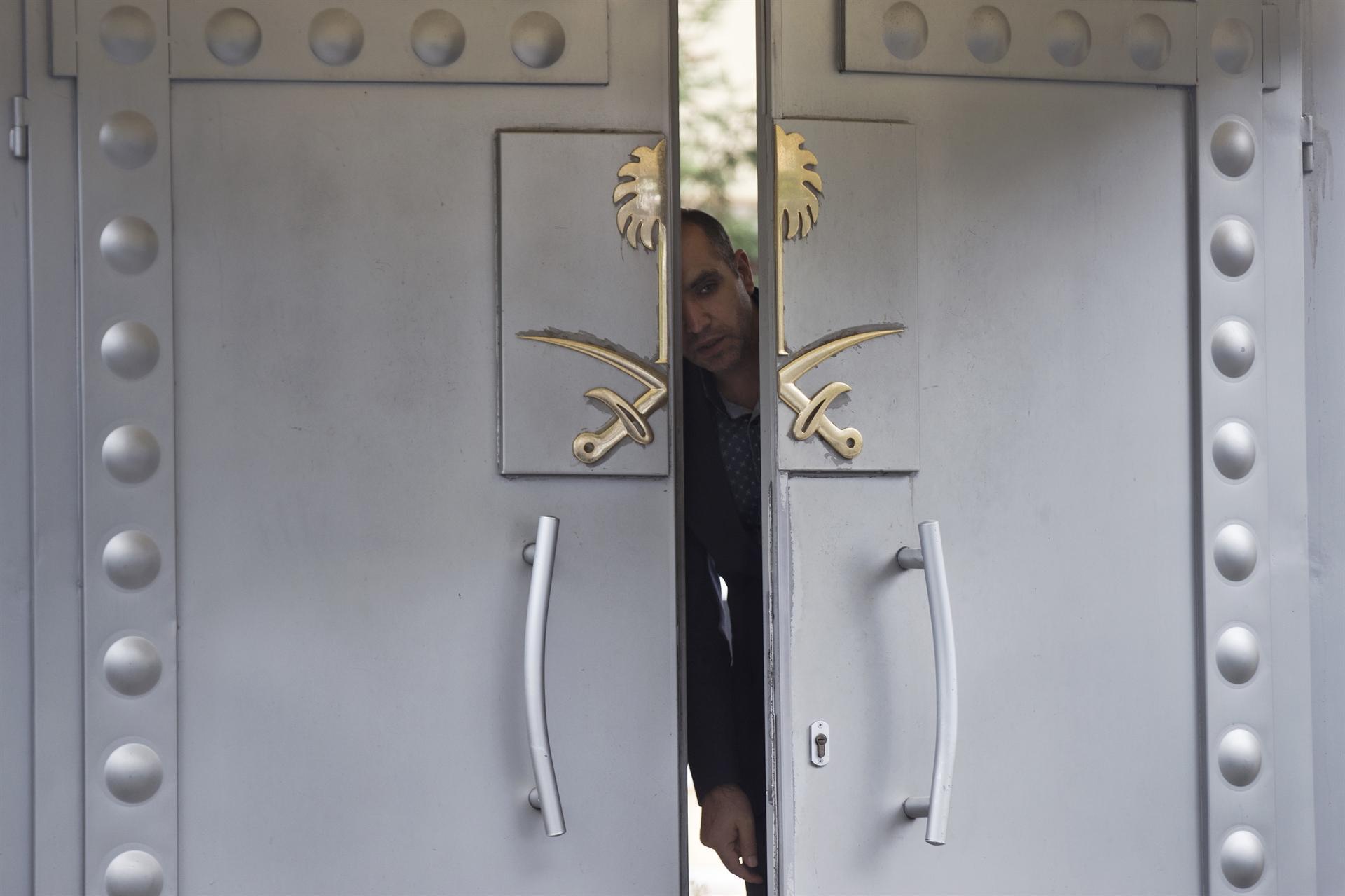 Turkish, Saudi teams begin probe at consulate after Khashoggi’s disappearance