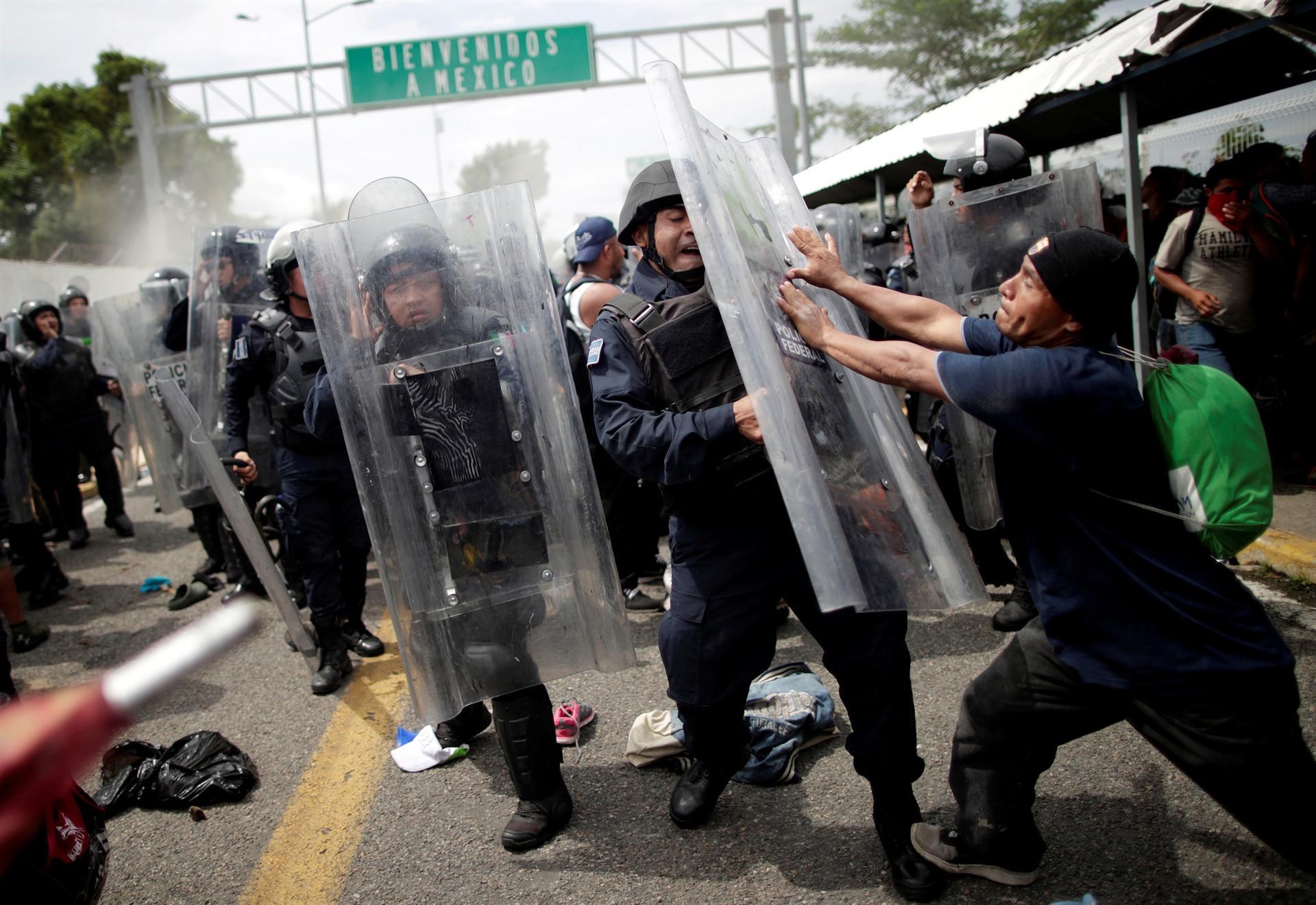 Migrant caravan halted after storming Guatemala-Mexico border