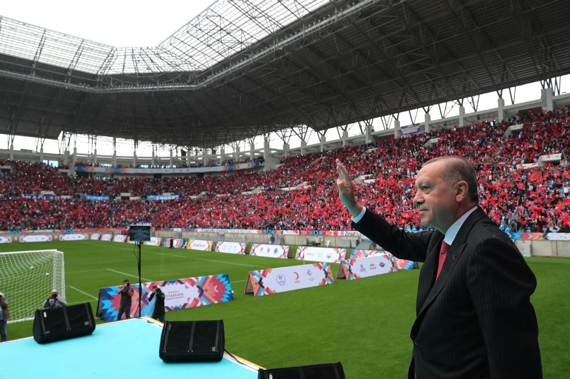 Erdoğan condemns ethnic discrimination in Diyarbakır visit