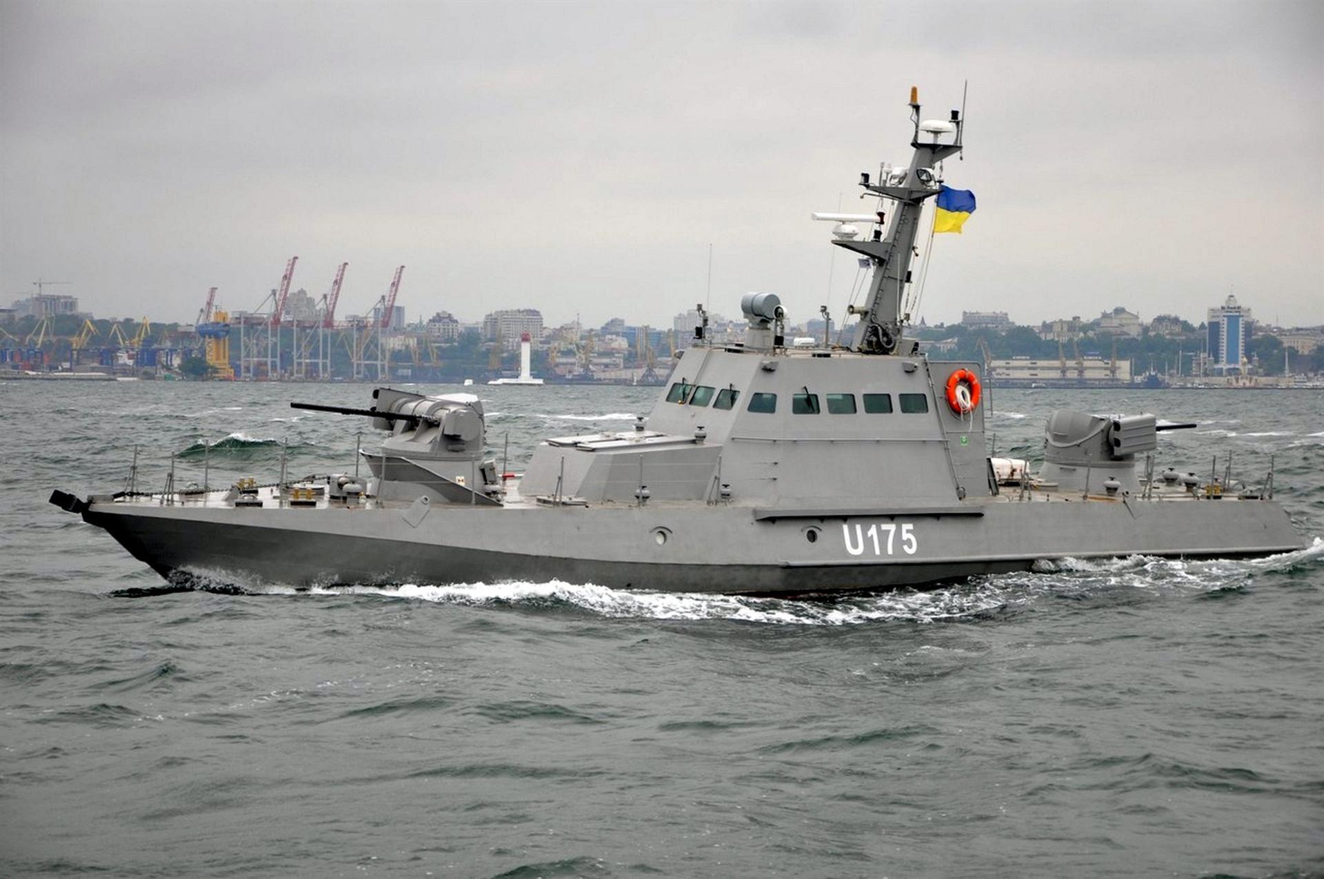 Ukraine says Russia rams navy tugboat off Crimea