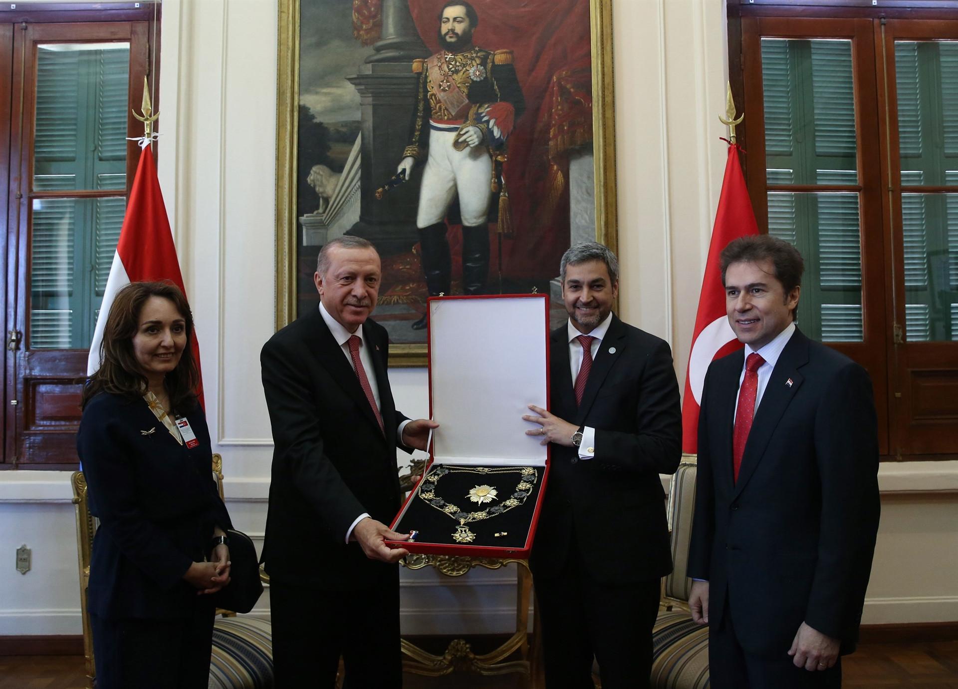 Turkish, Paraguay presidents agree to strenghten ties in historic visit